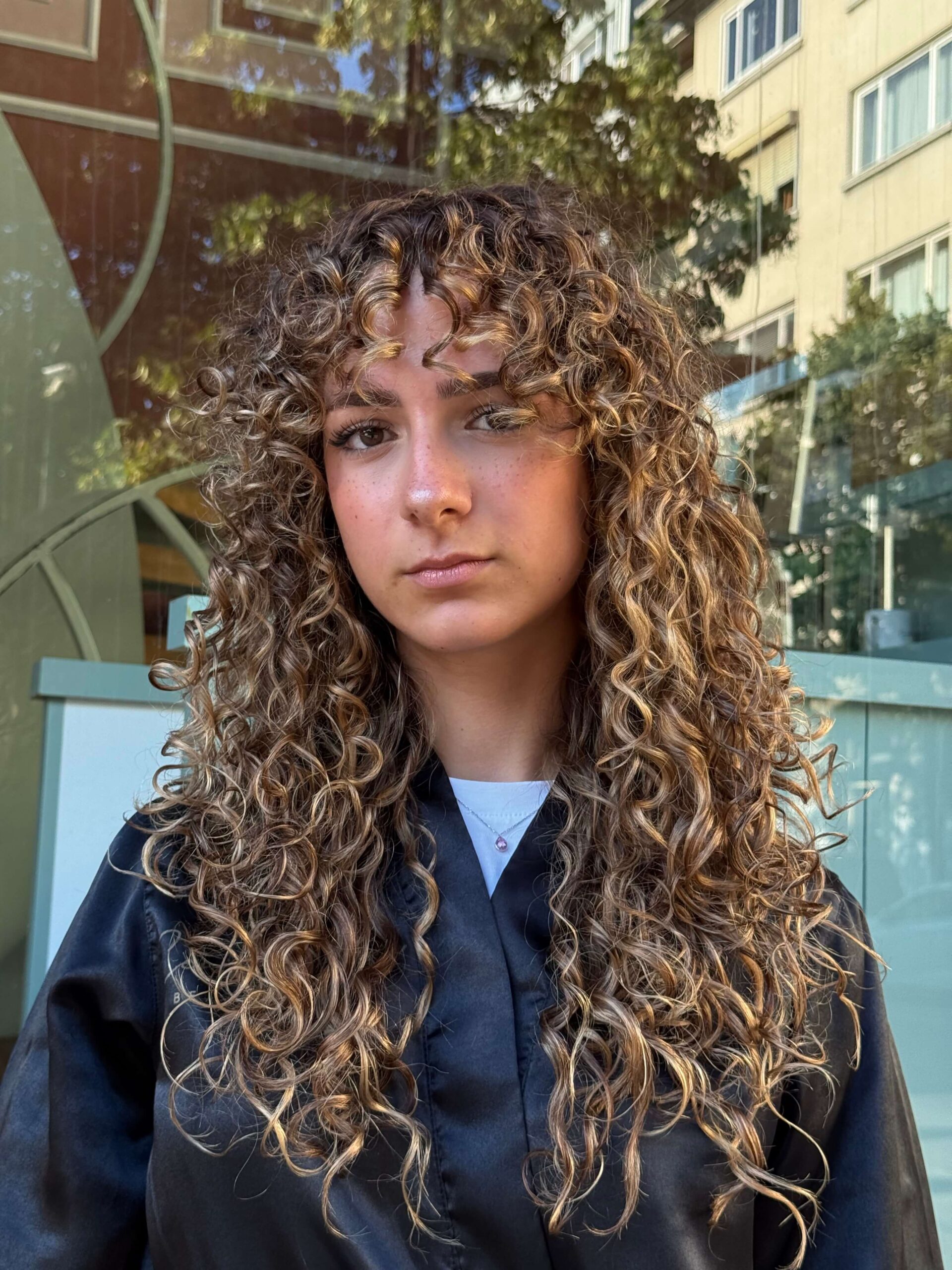 Kıvırcık Saç Bakımı ve Renklendirme İstanbul | Şişli Kuaför